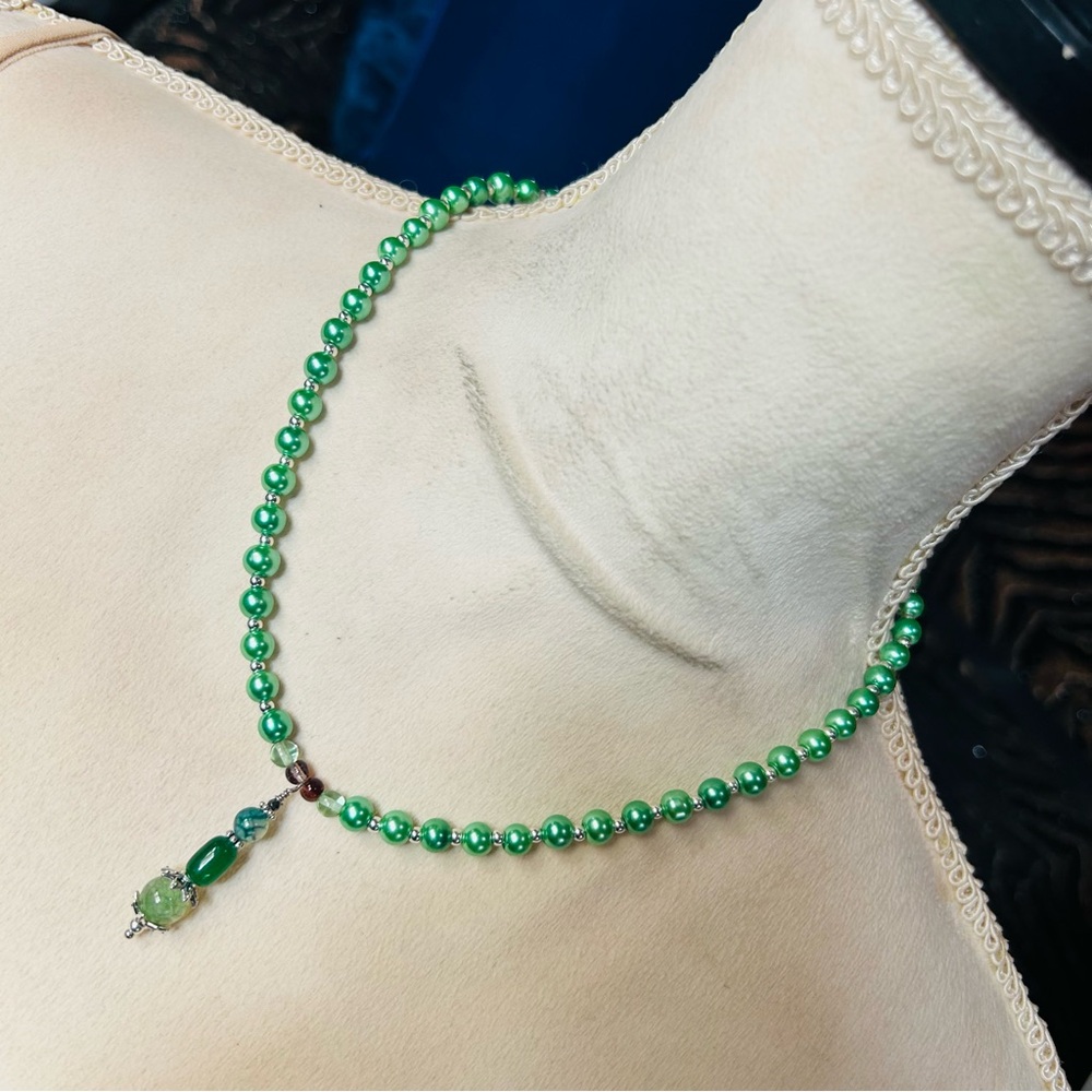 Handcrafted elegant bright green Czech glass pearl dragon vein agate necklace